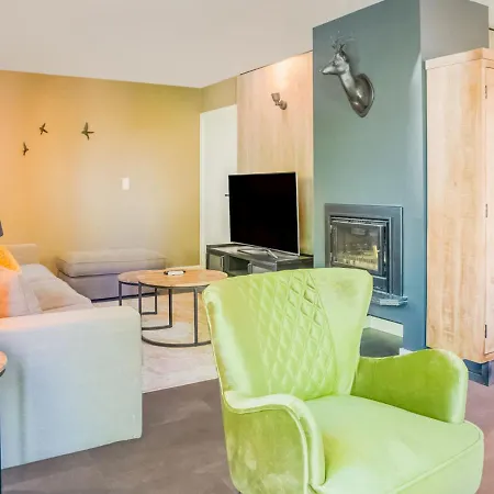 Lavish In With Swimming Pool And Garden דירה