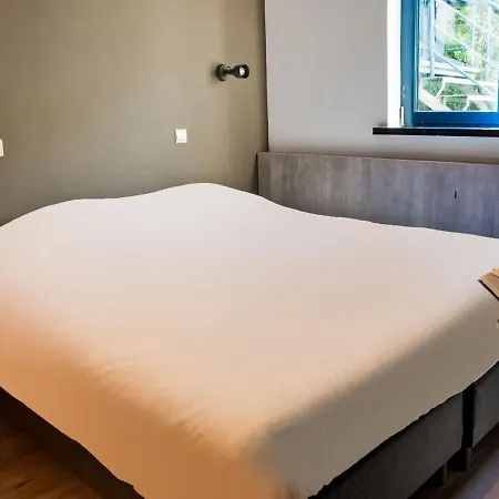 Apartamento Lavish In With Swimming Pool And Garden