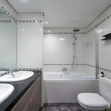 Lavish In With Swimming Pool And Garden Apartamento